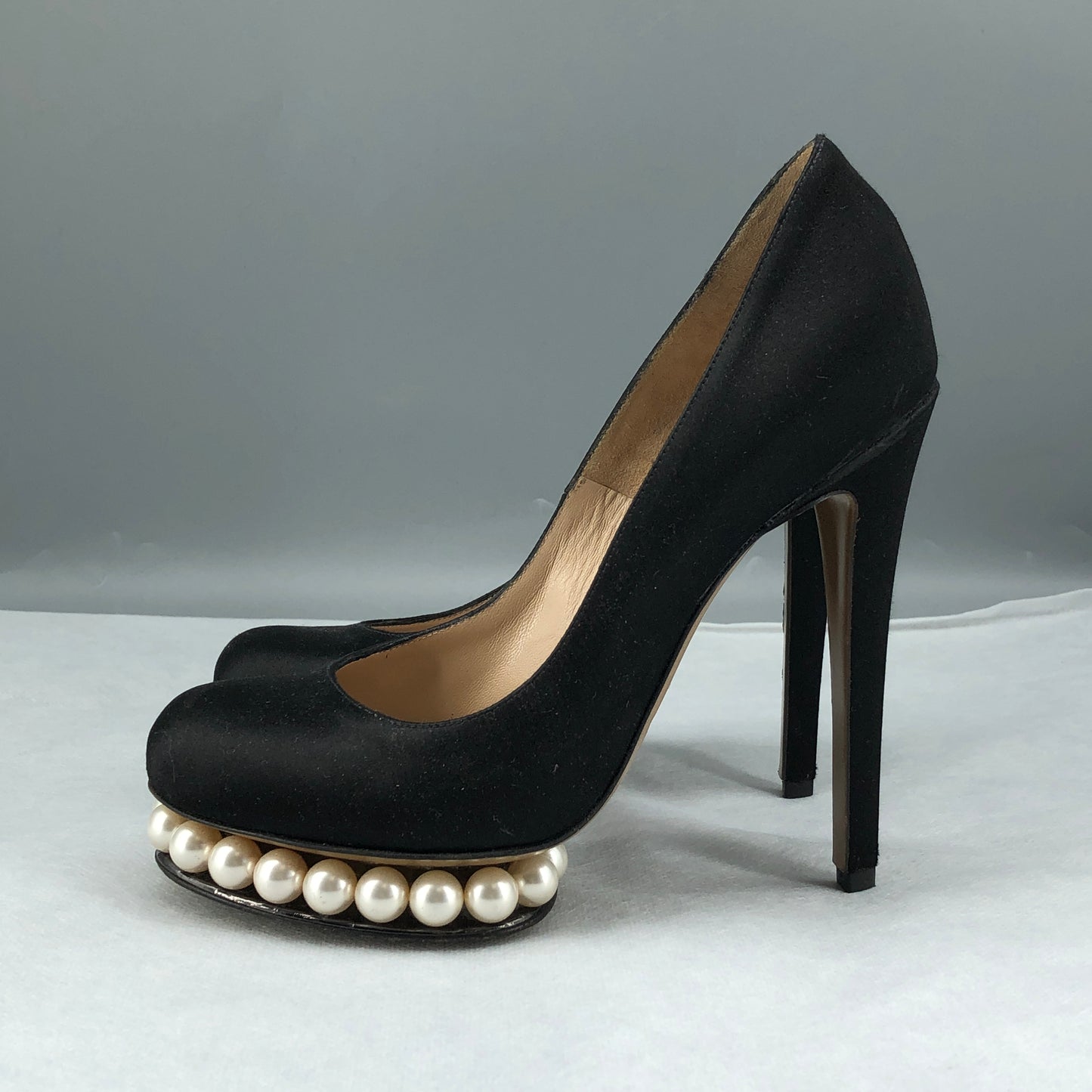 Nicholas Kirkwood Pearl-Embellished Platform Pumps 35 Black