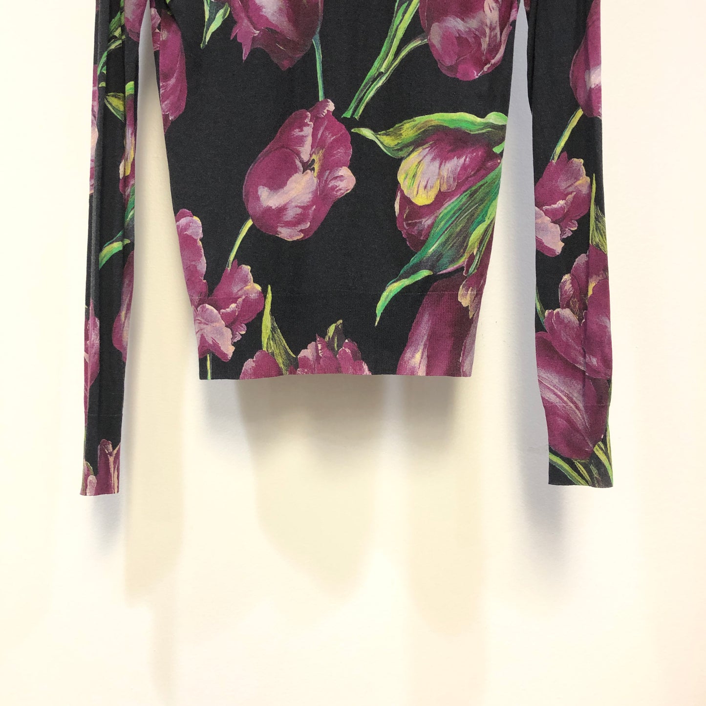 Dolce & Gabbana Black Purple Floral V‑Neck Long Sleeve Top 44