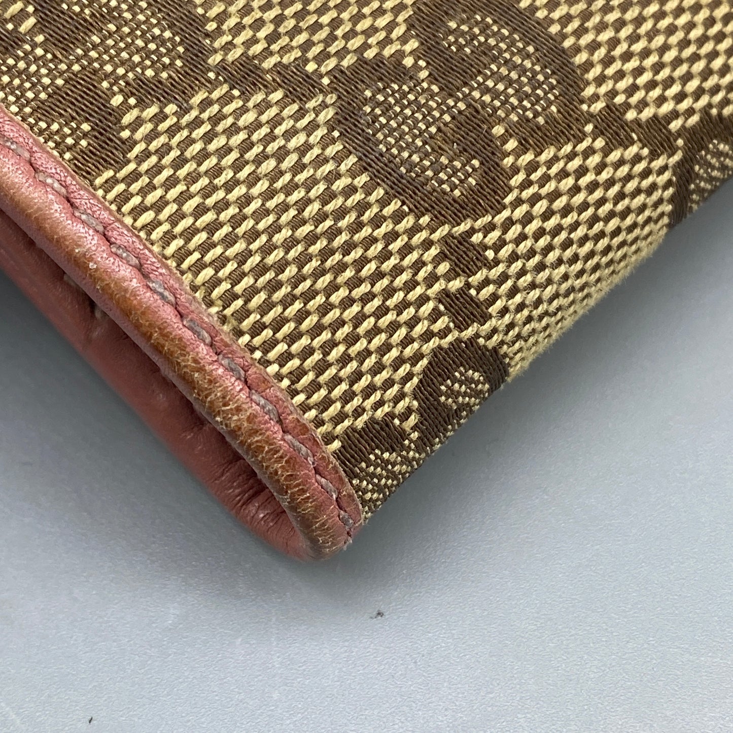 Gucci Beige GG Supreme Pink Leather Heart Snap Short Wallet