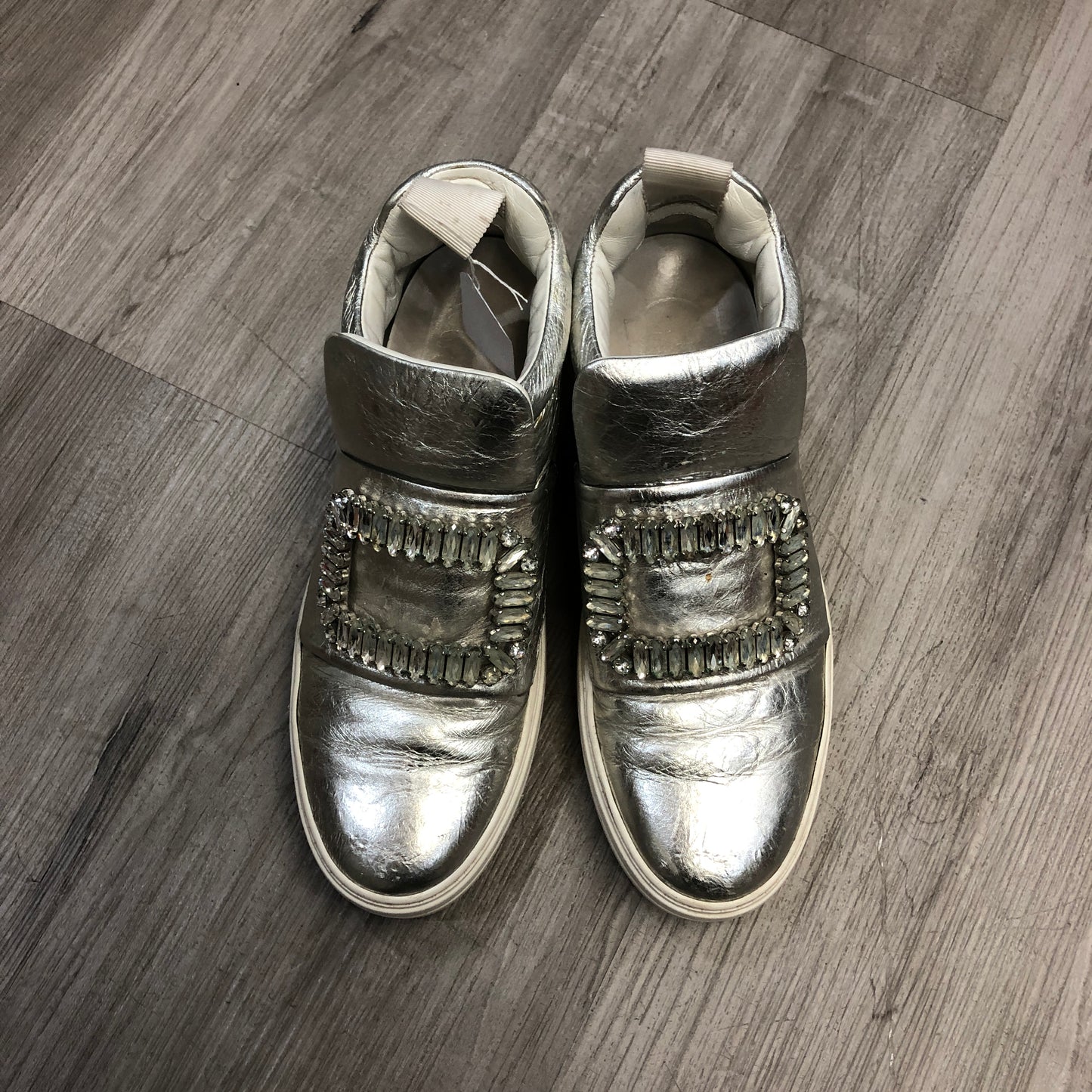 Roger Vivier Women's Strass Buckle Metallic Leather Low Top Sneaker Shoes 35.5 Silver
