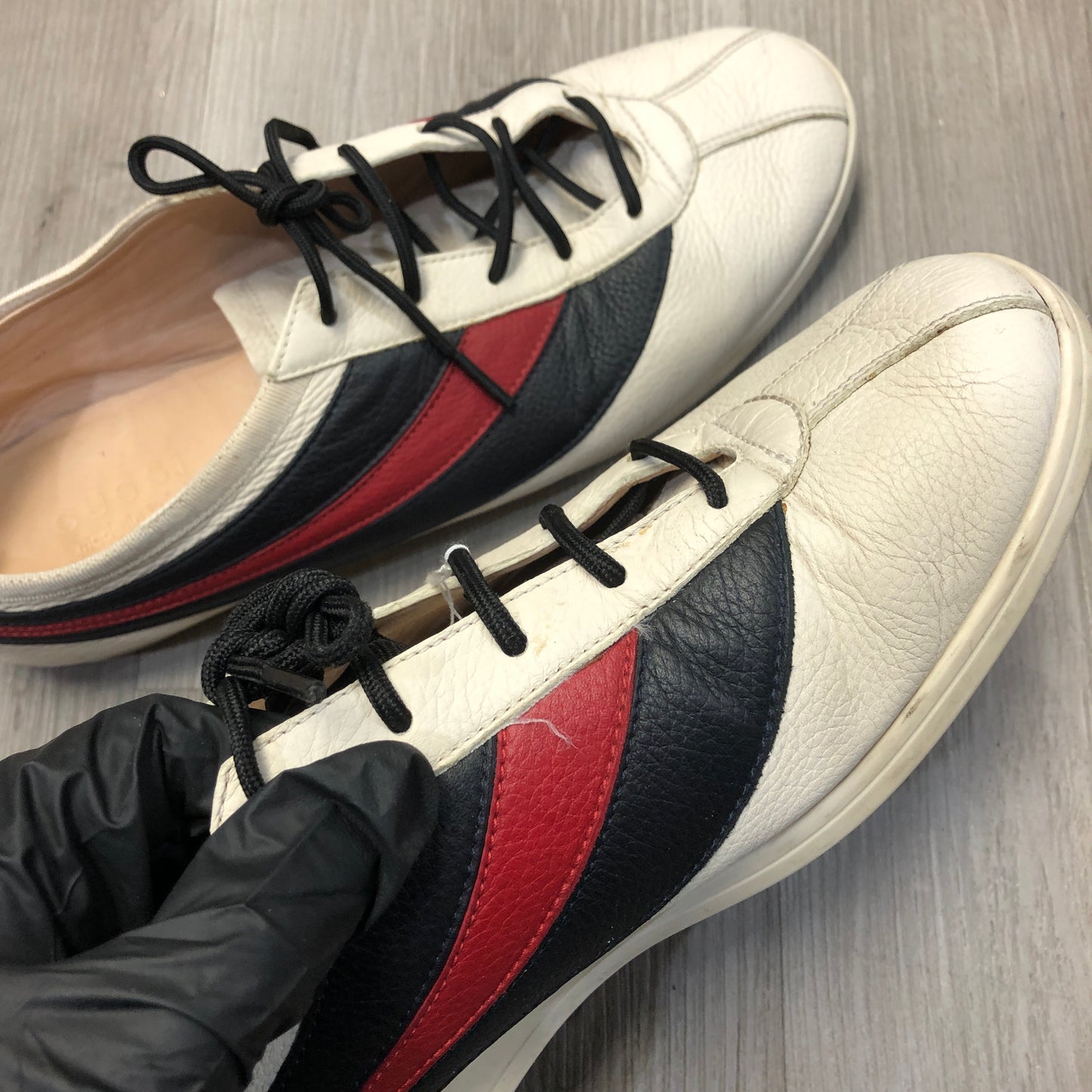 Gucci Men's White Leather Low-Top Sneakers with Web Detail Size 9
