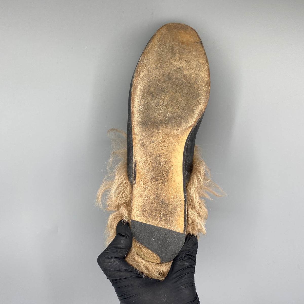 Gucci Women‘s Black Leather Fur Lined Tiger Embroidered Mule  Size 38.5