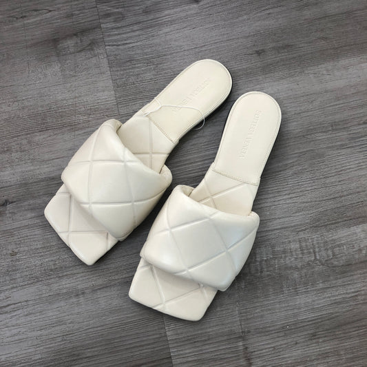 Bottega Veneta Quilted Lambskin Flat Slide Sandals Size 38 Cream