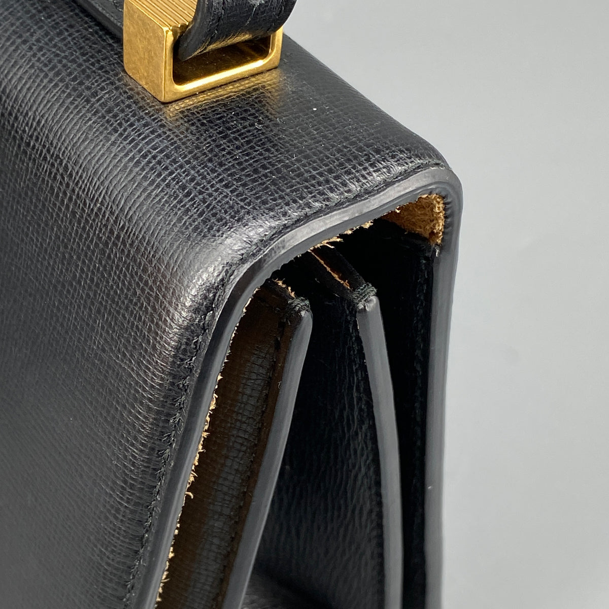 Bottega Veneta Spazzolato Calfskin Classic BV Bag Black
