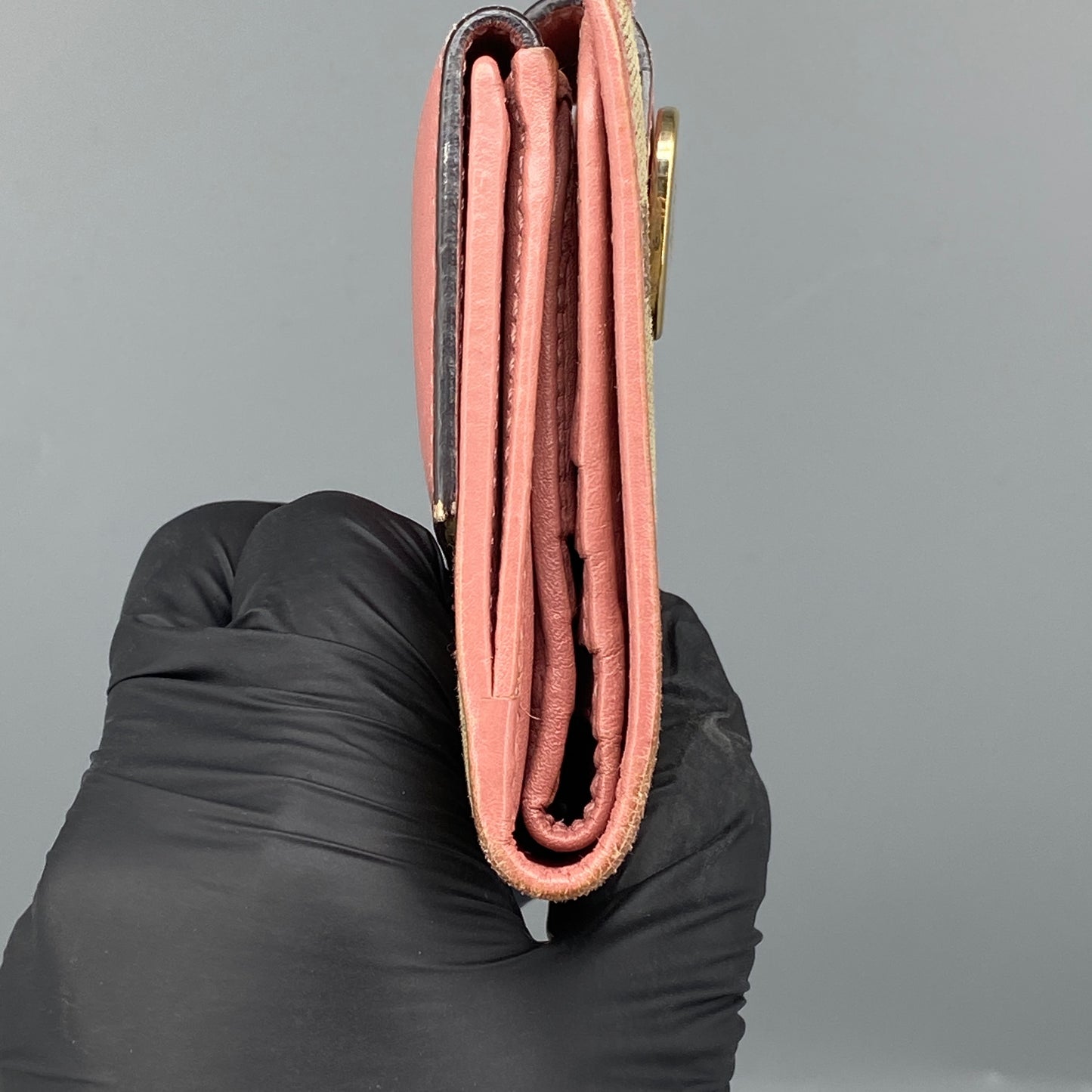 Gucci Beige GG Supreme Pink Leather Heart Snap Short Wallet