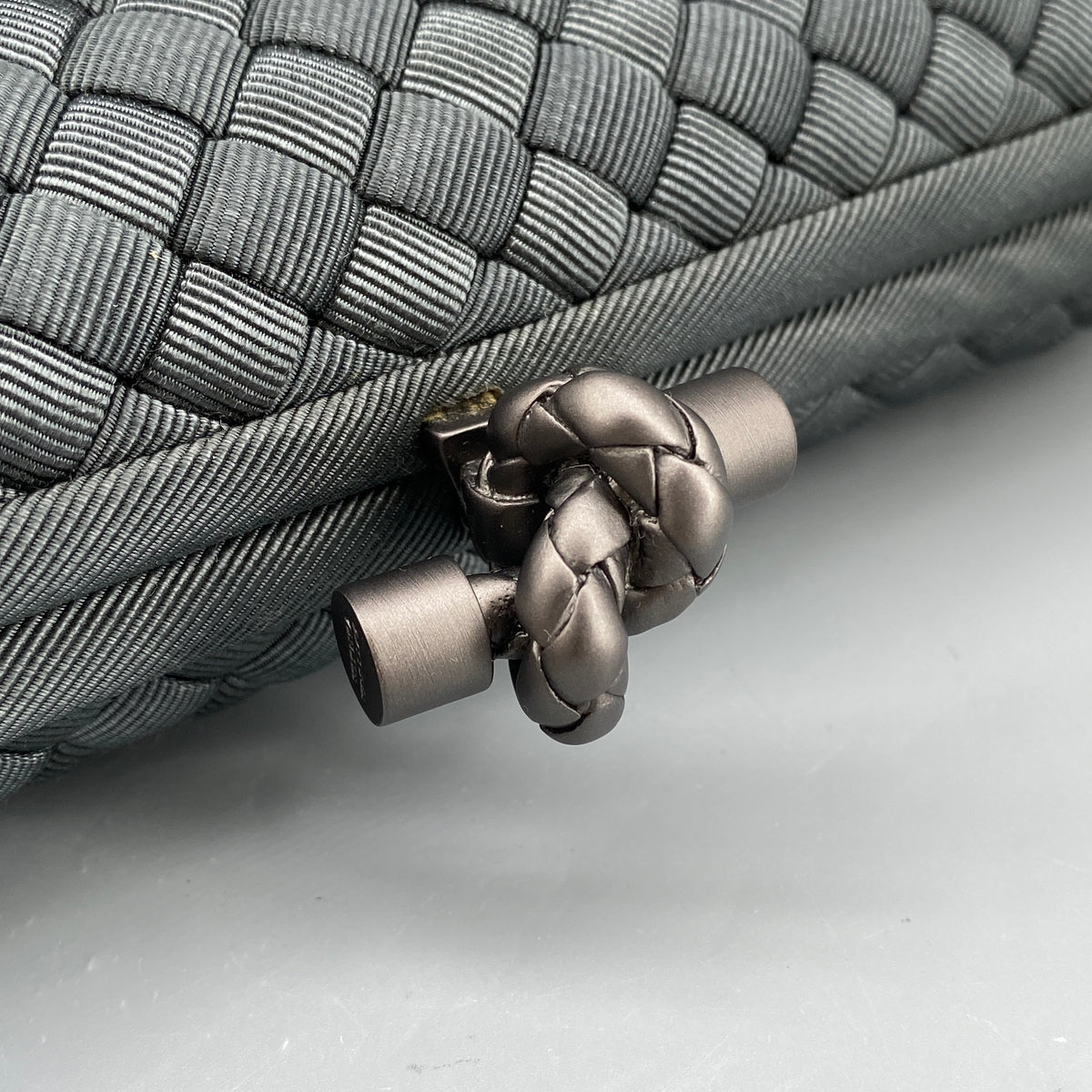 Bottega Veneta Dark Grey/Green Intrecciato Leather Knot Clutch Bag