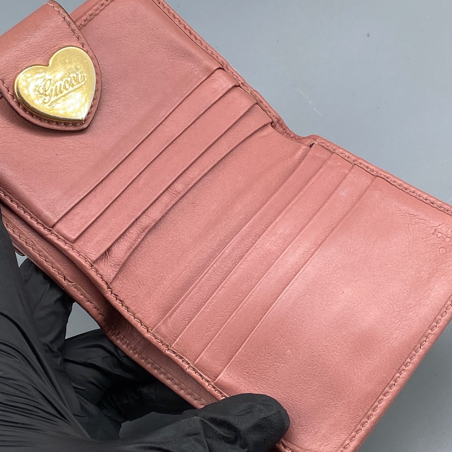 Gucci Beige GG Supreme Pink Leather Heart Snap Short Wallet
