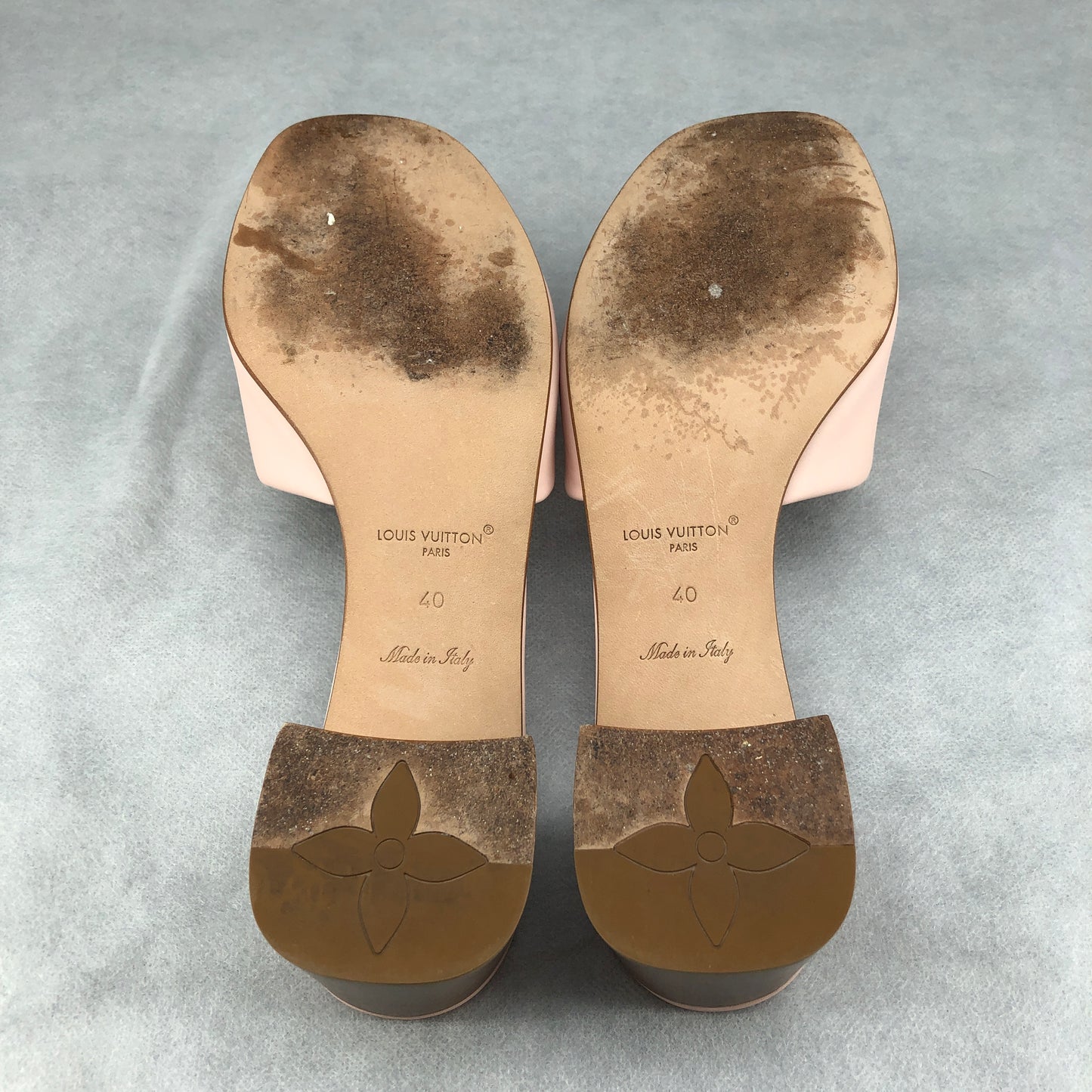 Louis Vuitton Blush Pink Leather V Logo Block Heel Slide Sandals Size 40