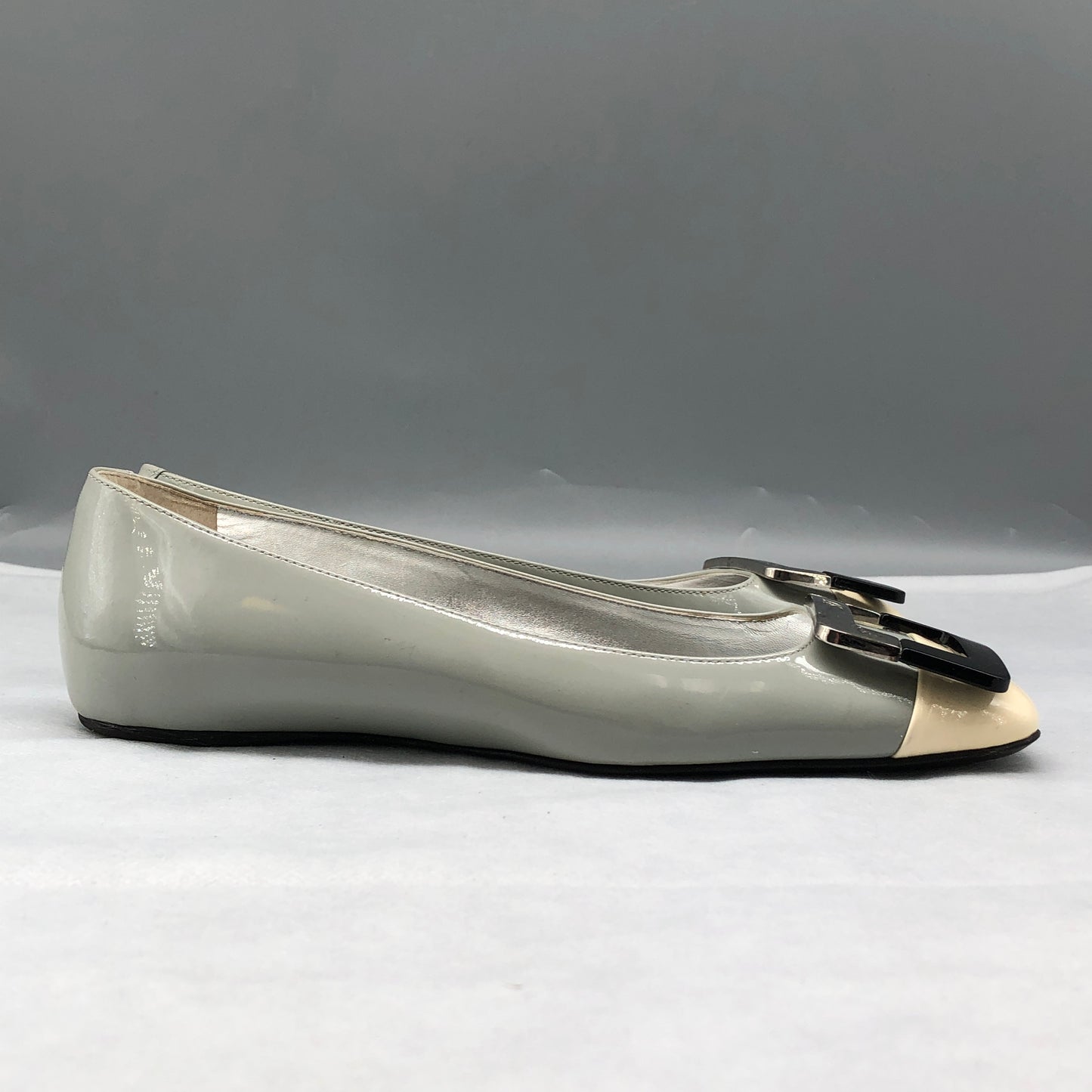 Roger Vivier Women's Greenish Grey & Cream Patent Flats shoes 36