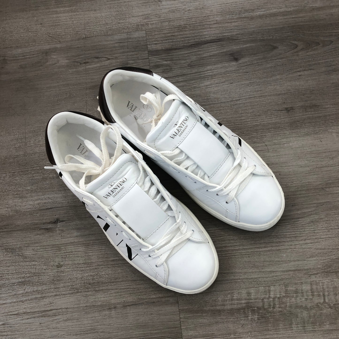 Valentino Logo Print Low Top Leather Sneakers Size 38.5 White