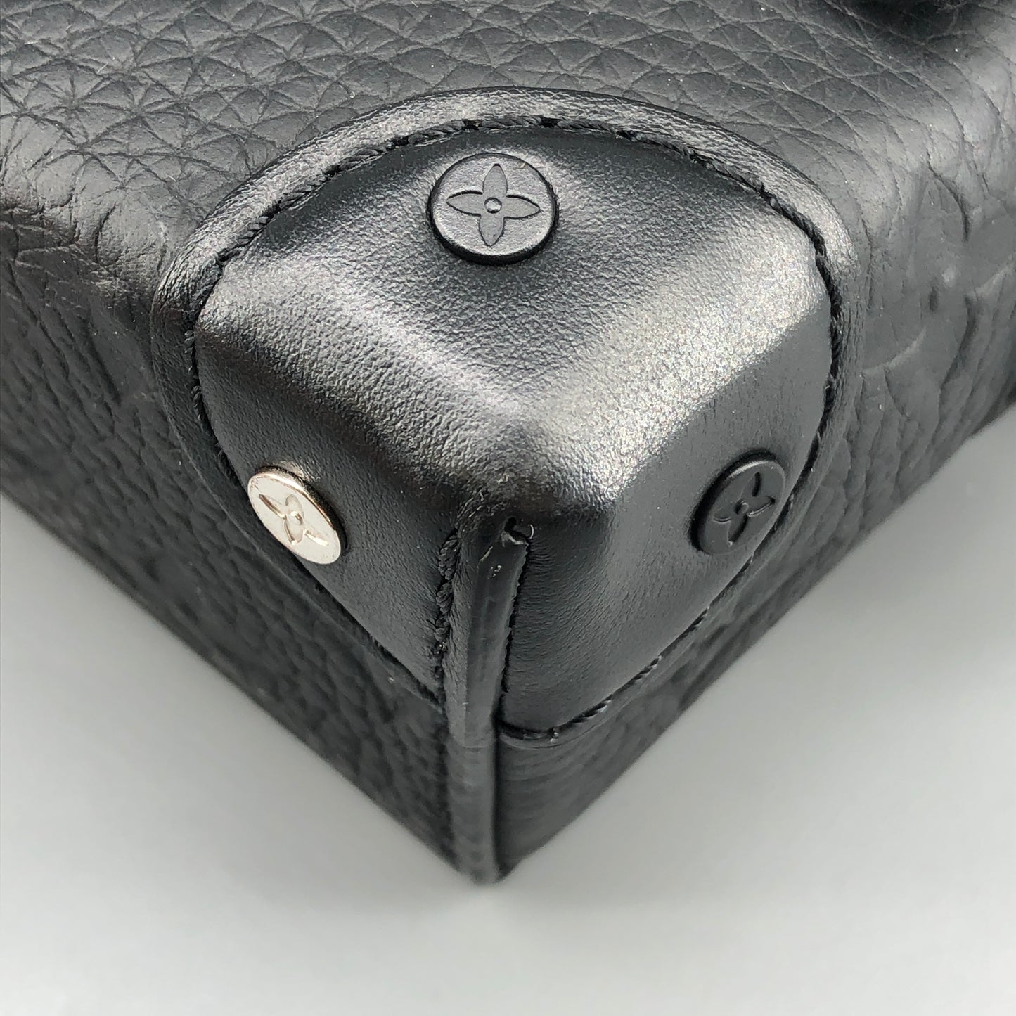 Louis Vuitton Monogram Taurillon Leather Steamer Wearable Wallet Black