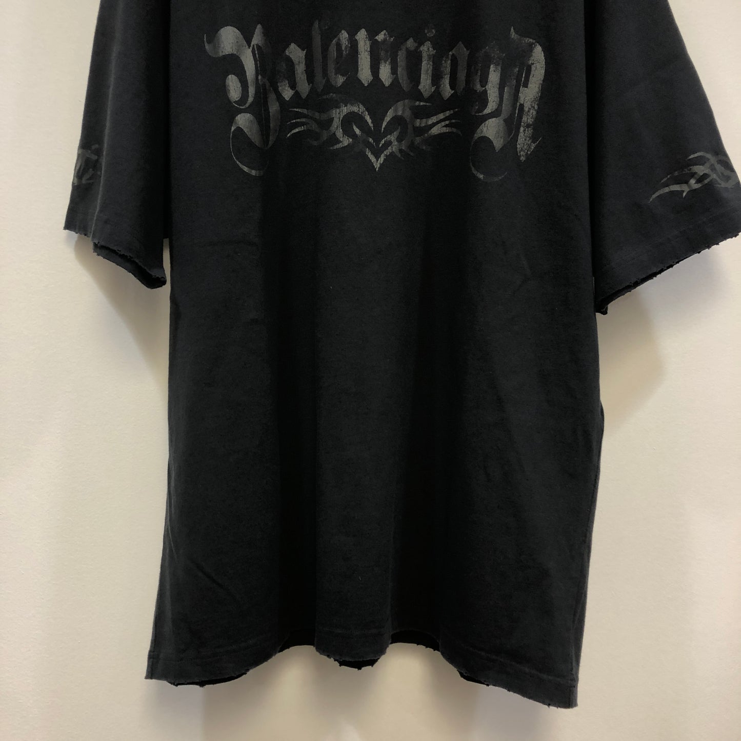 Balenciaga NWT Gothic Logo Distressed T-Shirt L Dark Grey