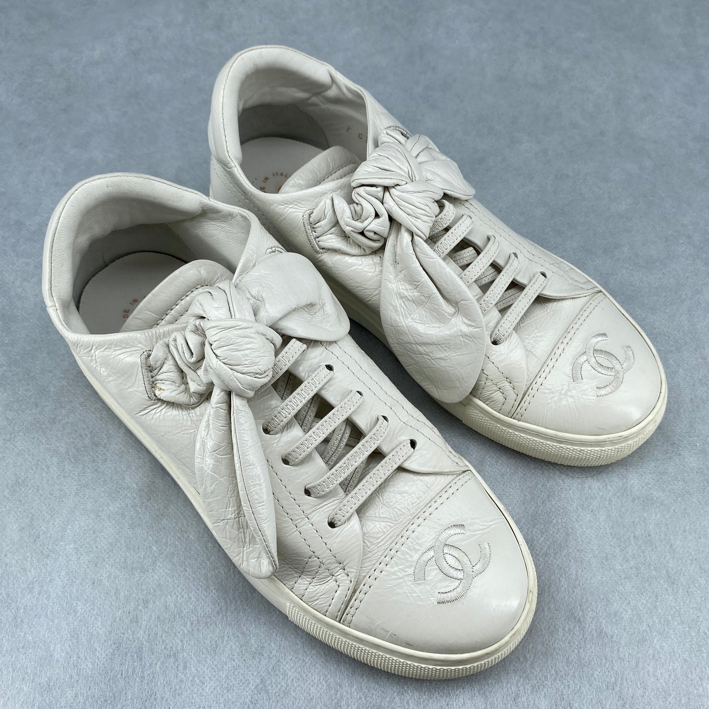Chanel Women‘s White Bow Sneakers Size 35.5