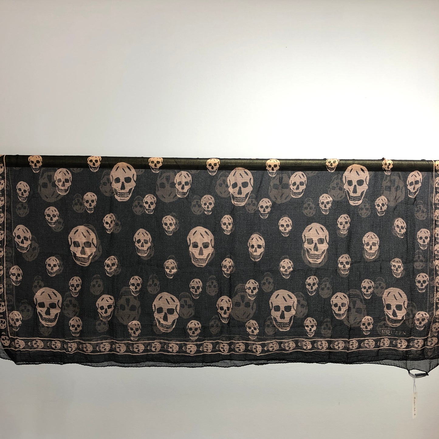 Alexander McQueen Classic Skull Print Large Scarf 100*110cm Black/Pink