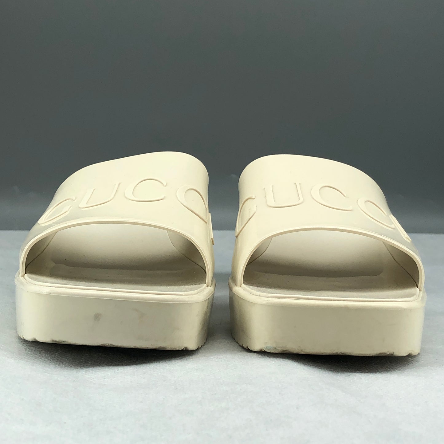 Gucci Logo Embossed Rubber Slide Sandals 35 cream