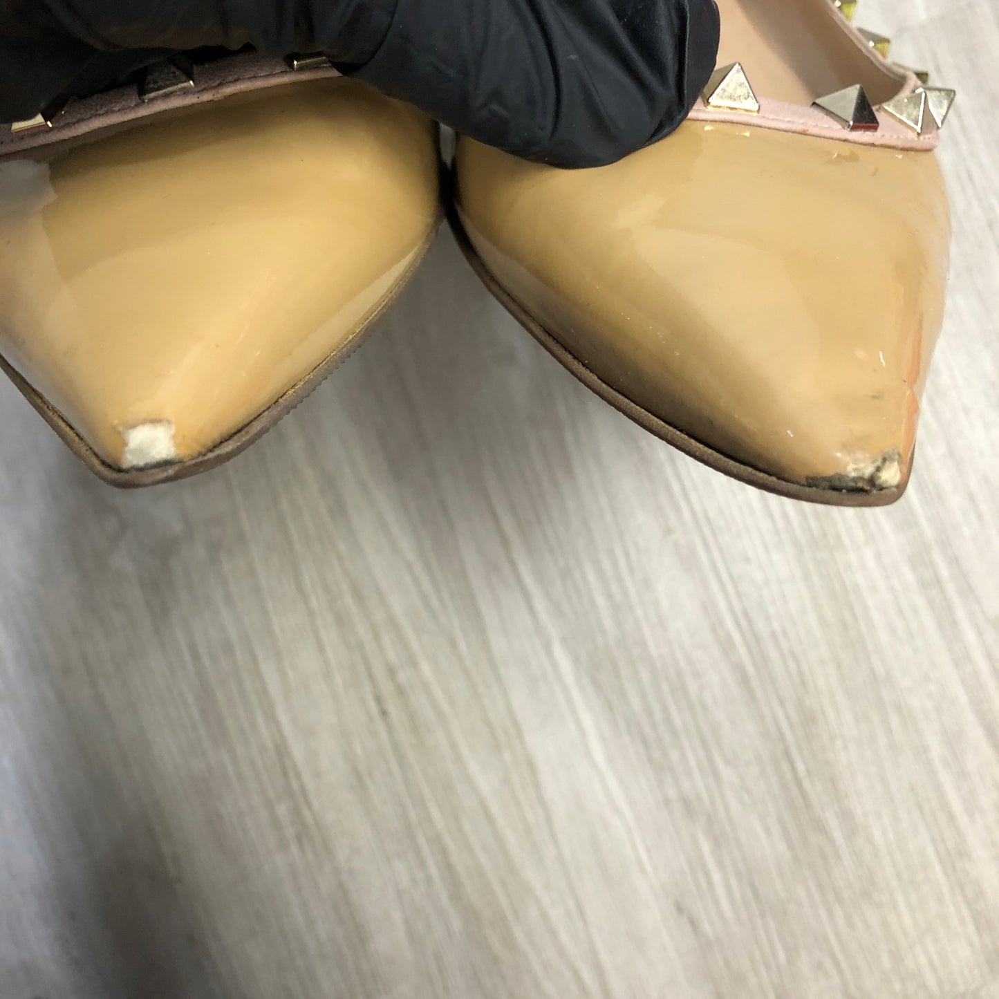 Valentino Rockstud Patent Leather Ballet Flats 38.5 beige