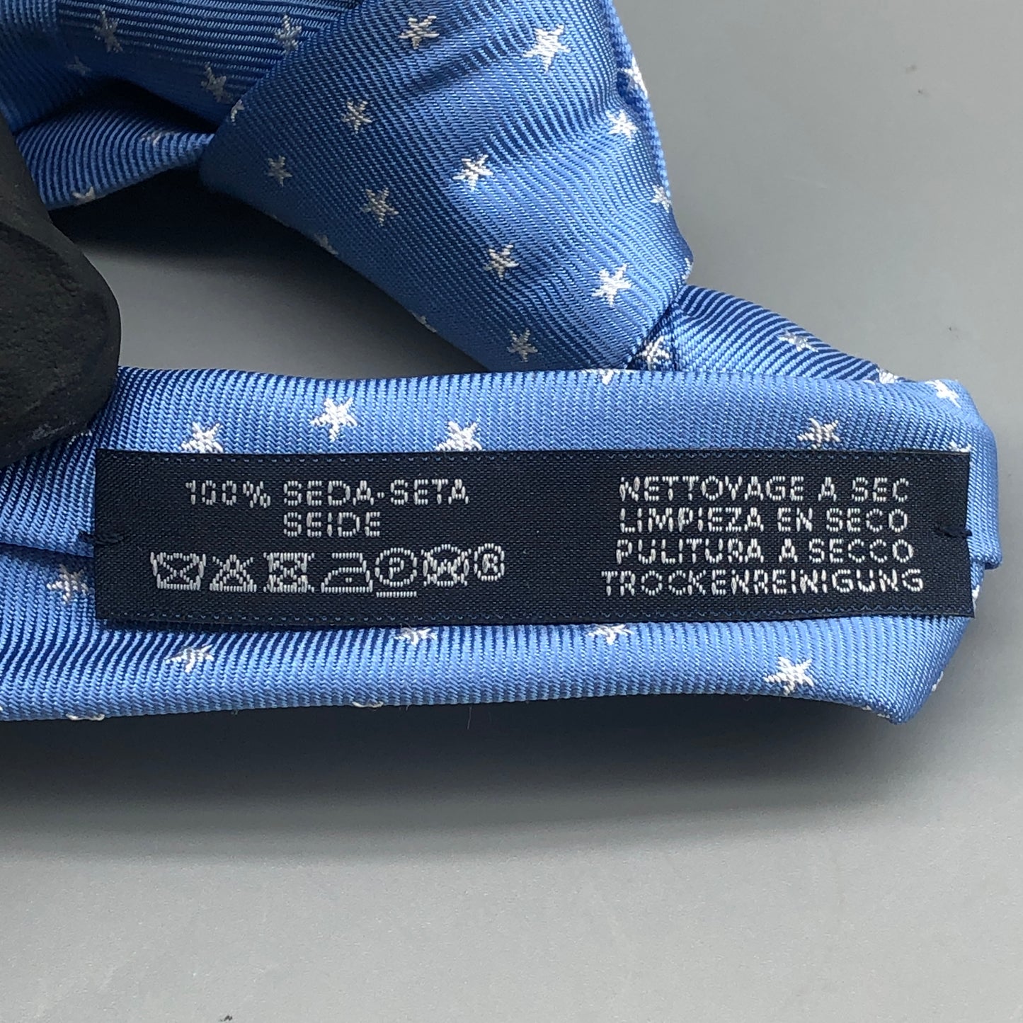 Hermes NWT 100% Silk Star Print Neck Tie Blue