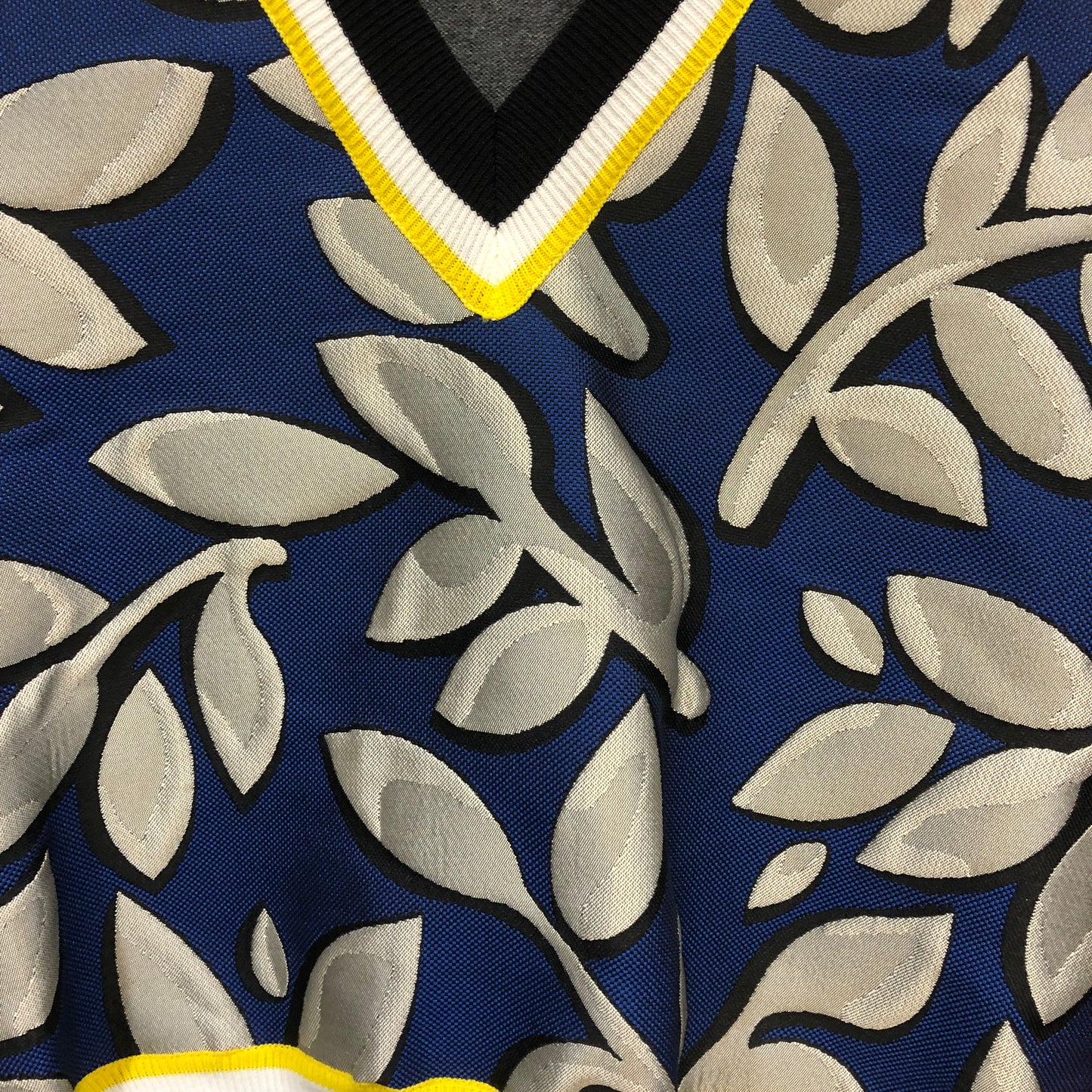 Marni Leaf Pattern V-Neck Knit Sweater Size 38 Grey/Blue/Yellow/White