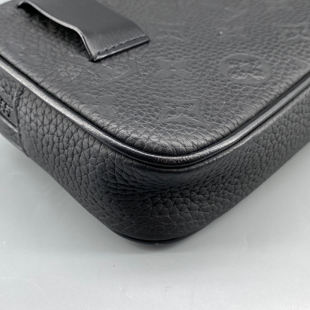 Louis Vuitton Taurillon Monogram Solar Ray Limited Volga Belt Bag Black