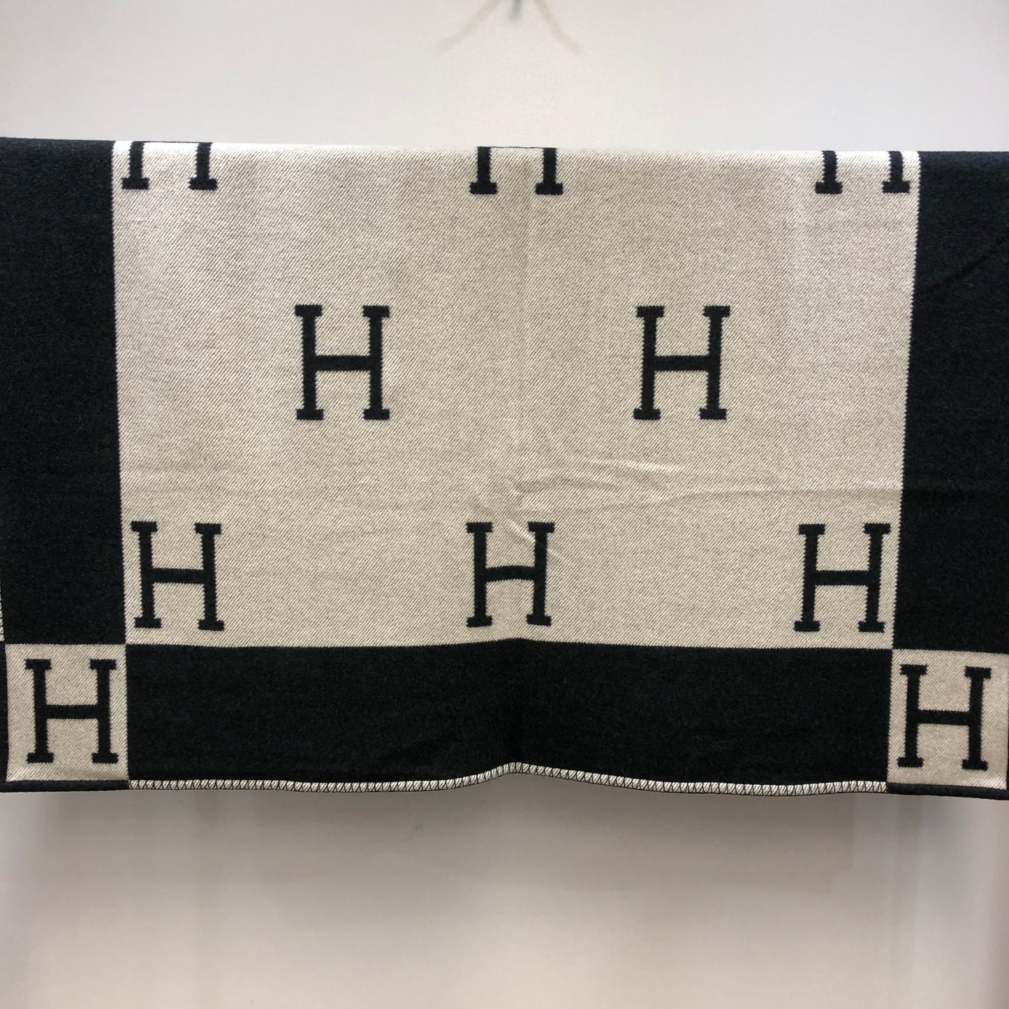 Hermes Avalon H Wool Cashmere Blanket  Cream/Dark Grey