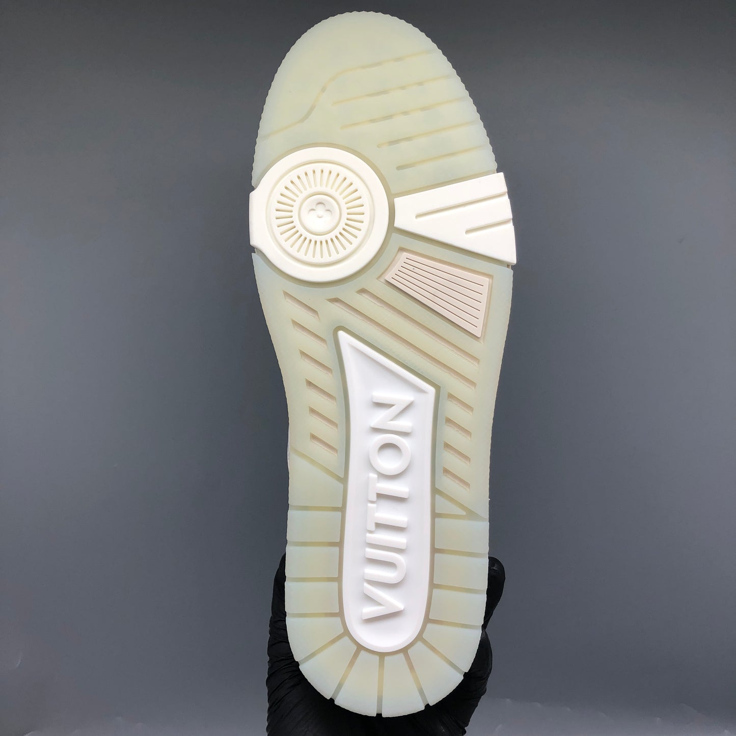 Louis Vuitton Men's Cream LV Trainer Sneakers Size 6.5
