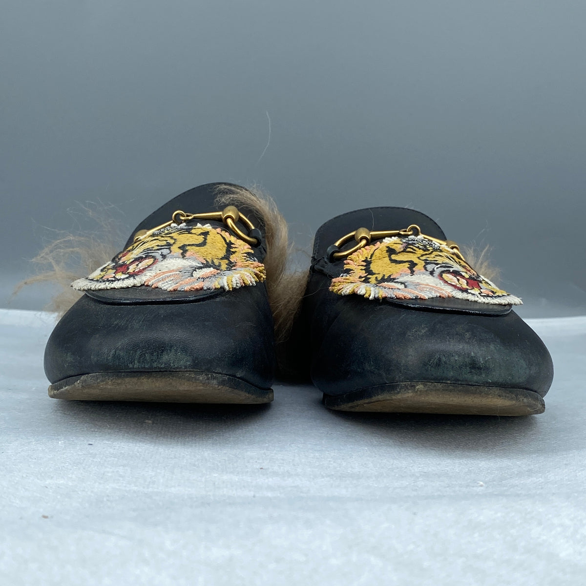 Gucci Women‘s Black Leather Fur Lined Tiger Embroidered Mule  Size 38.5