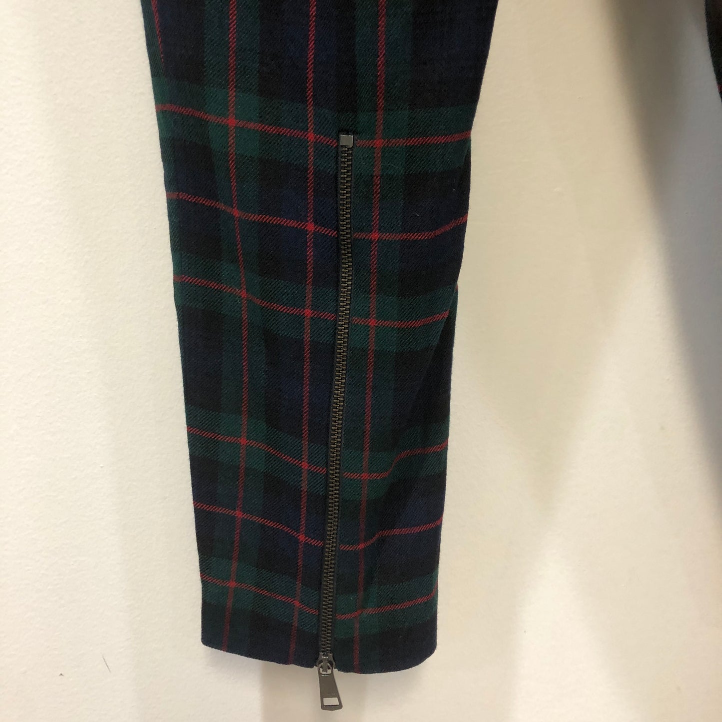 Burberry Tartan Wool Slim Ankle Trousers Size US 2 Black/Red/Dark Green