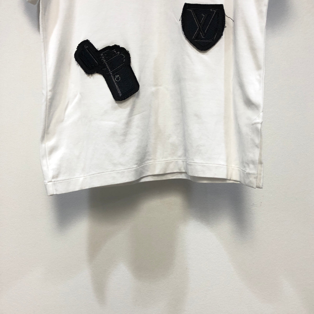 Louis Vuitton White Heart Applique T-shirt Size M