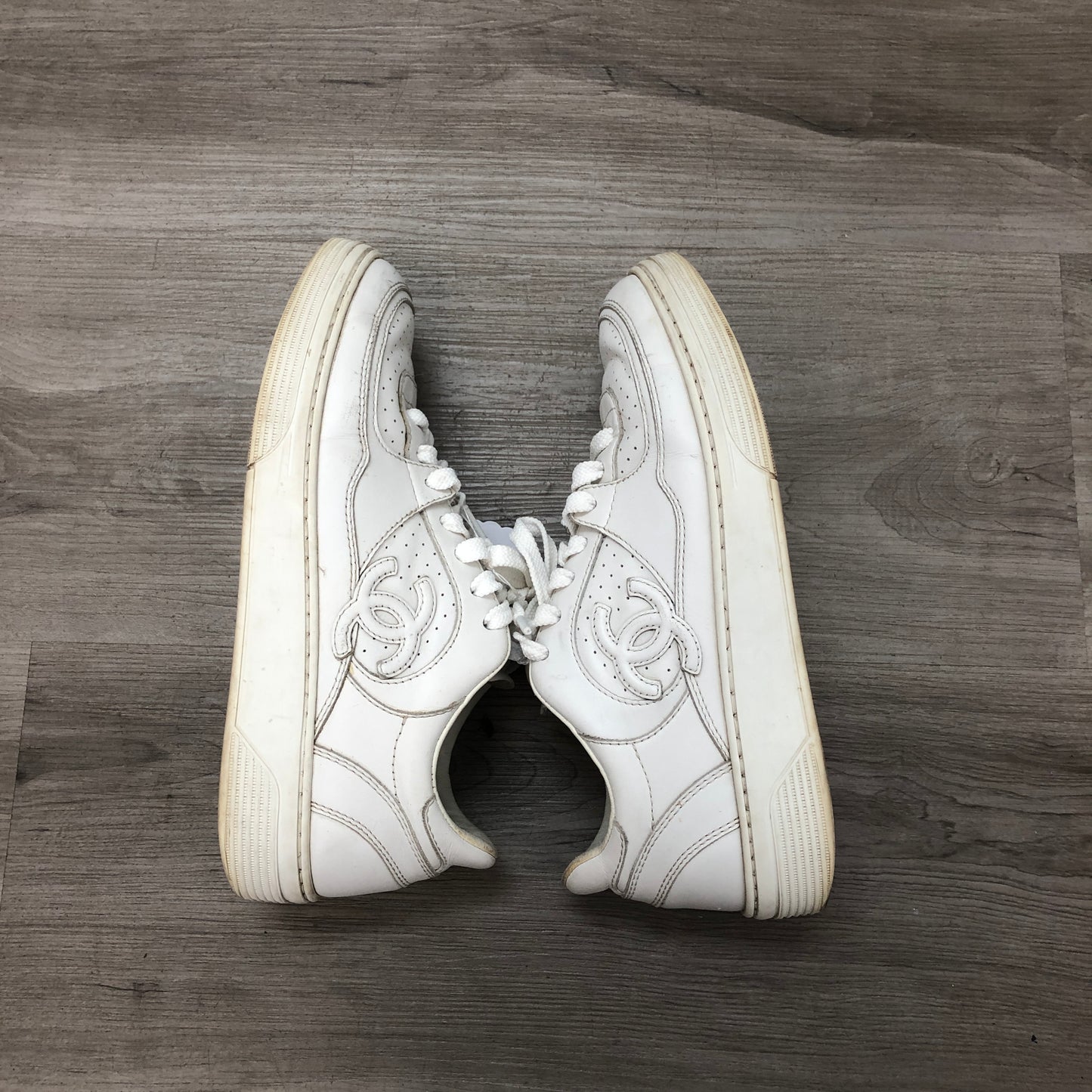 Chanel Women's Smooth Calfskin CC Logo Low Top Sneakers 36.5 White