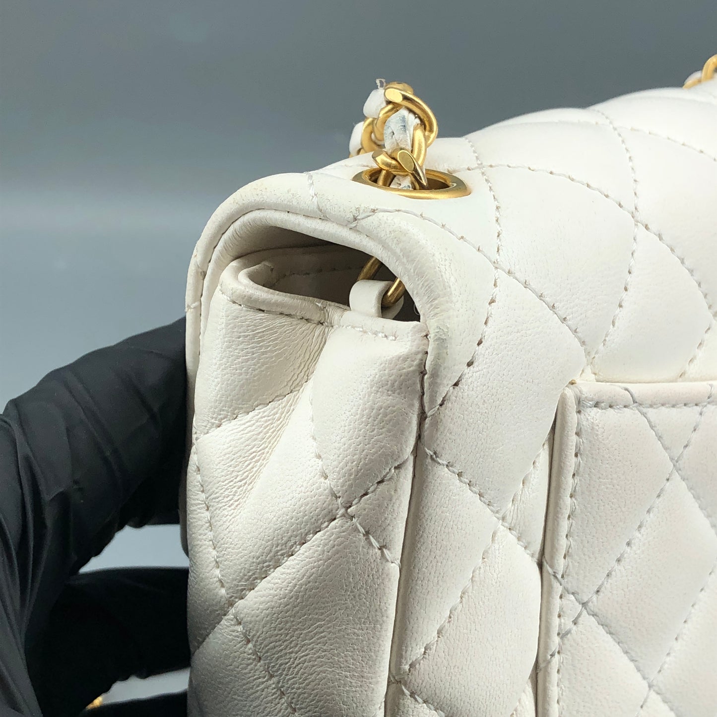 Chanel Lambskin Enamel Quilted Mini Coco Hearts Square Flap White Bag 清理中