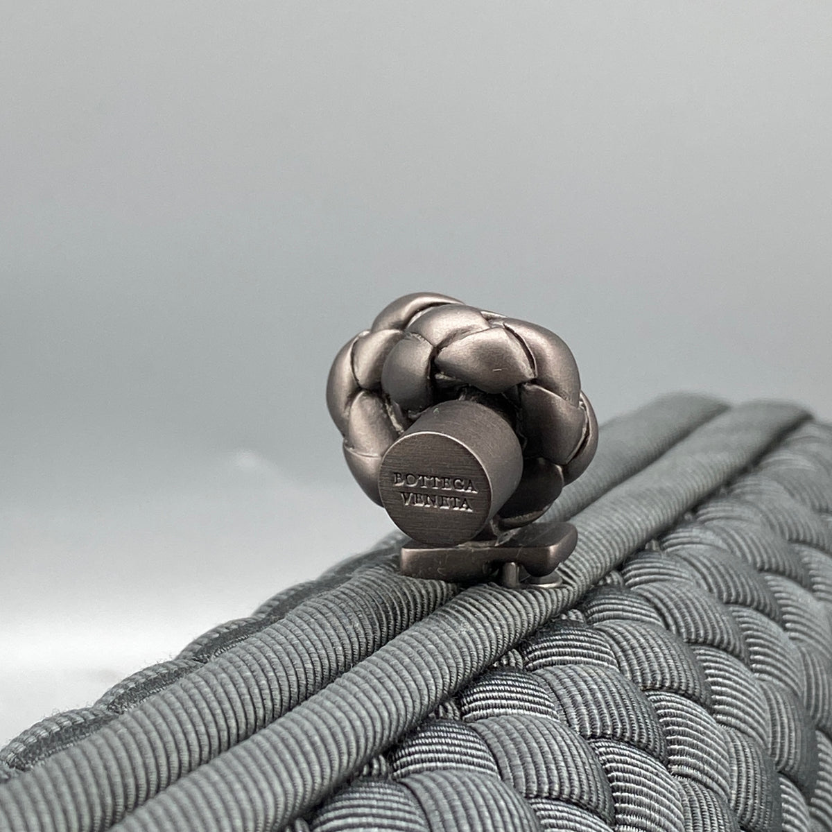 Bottega Veneta Dark Grey/Green Intrecciato Leather Knot Clutch Bag