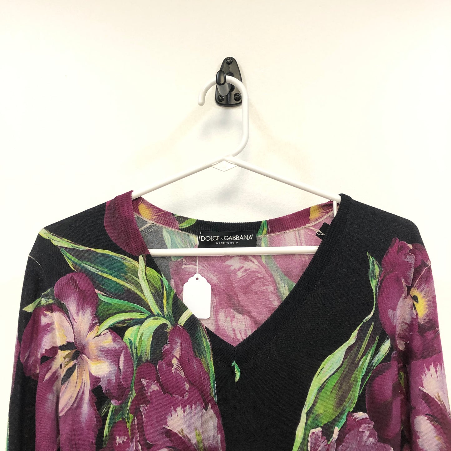 Dolce & Gabbana Black Purple Floral V‑Neck Long Sleeve Top 44