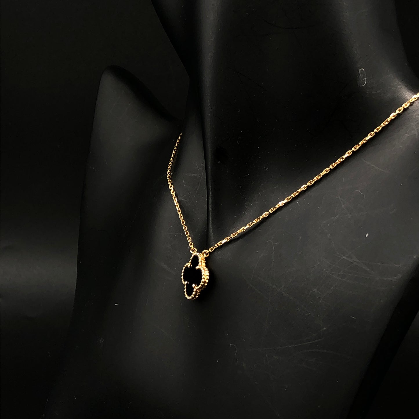 Van Cleef & Arpels Vintage Alhambra Black Onyx Single Motif Necklace AU750 Yellow Gold