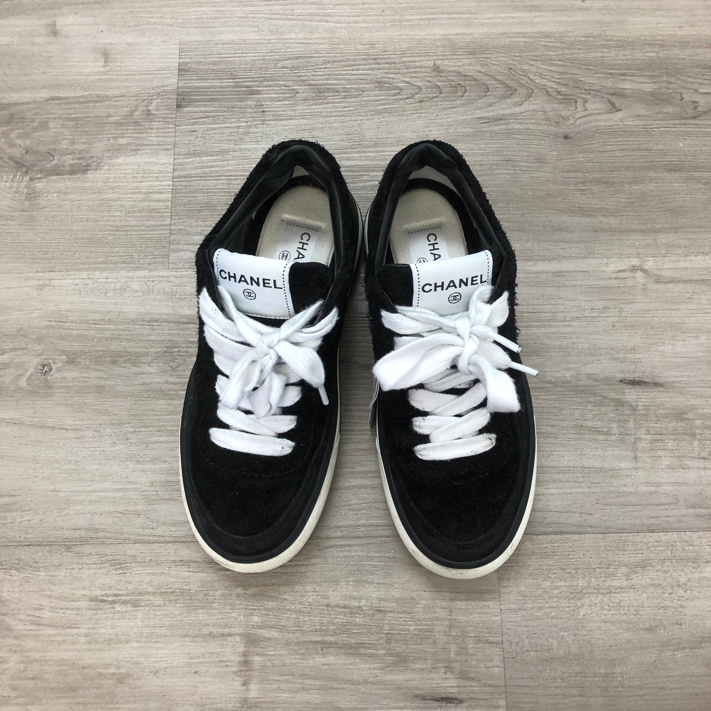 Chanel Women's Shearling Interlocking CC Logo Low Top Sneakers 36.5 Black White Two-Tone