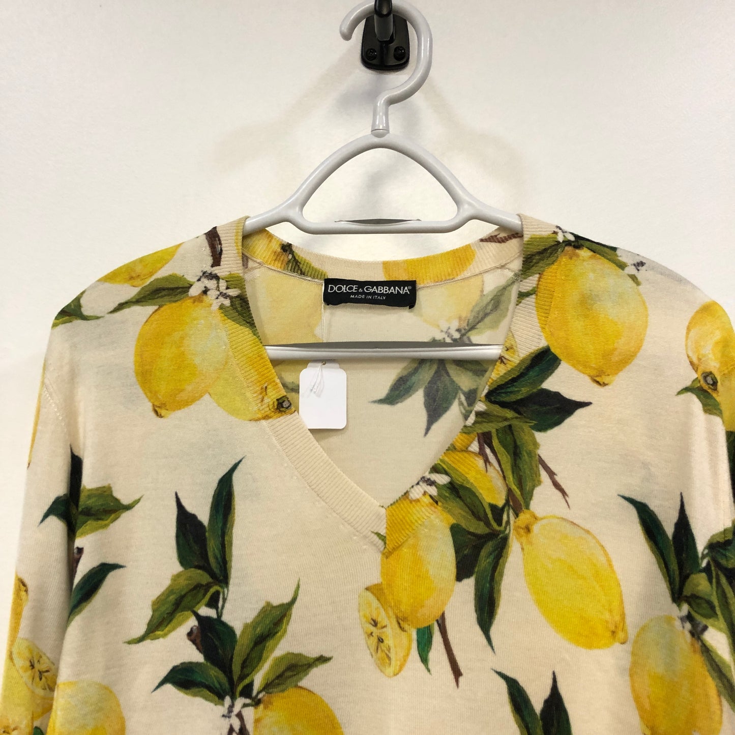 Dolce & Gabbana White Yellow Lemon Print V‑Neck Knit Top 42