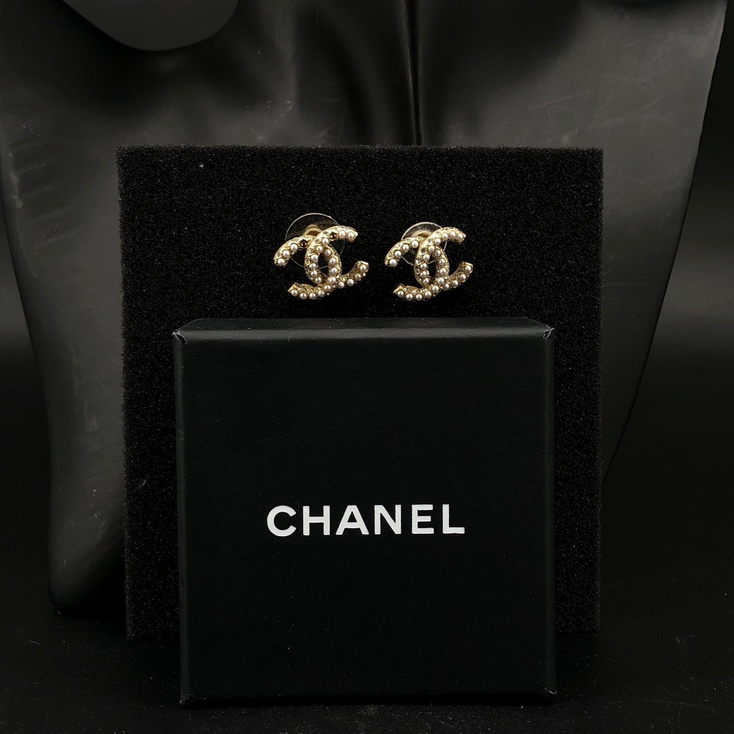 Chanel 2021 Gold Tone Interlocking CC Pearl Stud Earrings Pearl/Gold