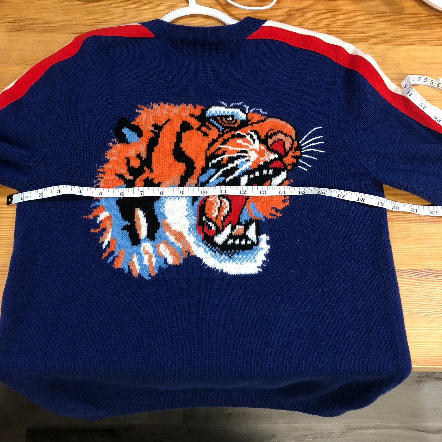 Gucci Blind For Love Tiger Print Color Block Sweatshirt Size S Blue Red Cream Two-Tone