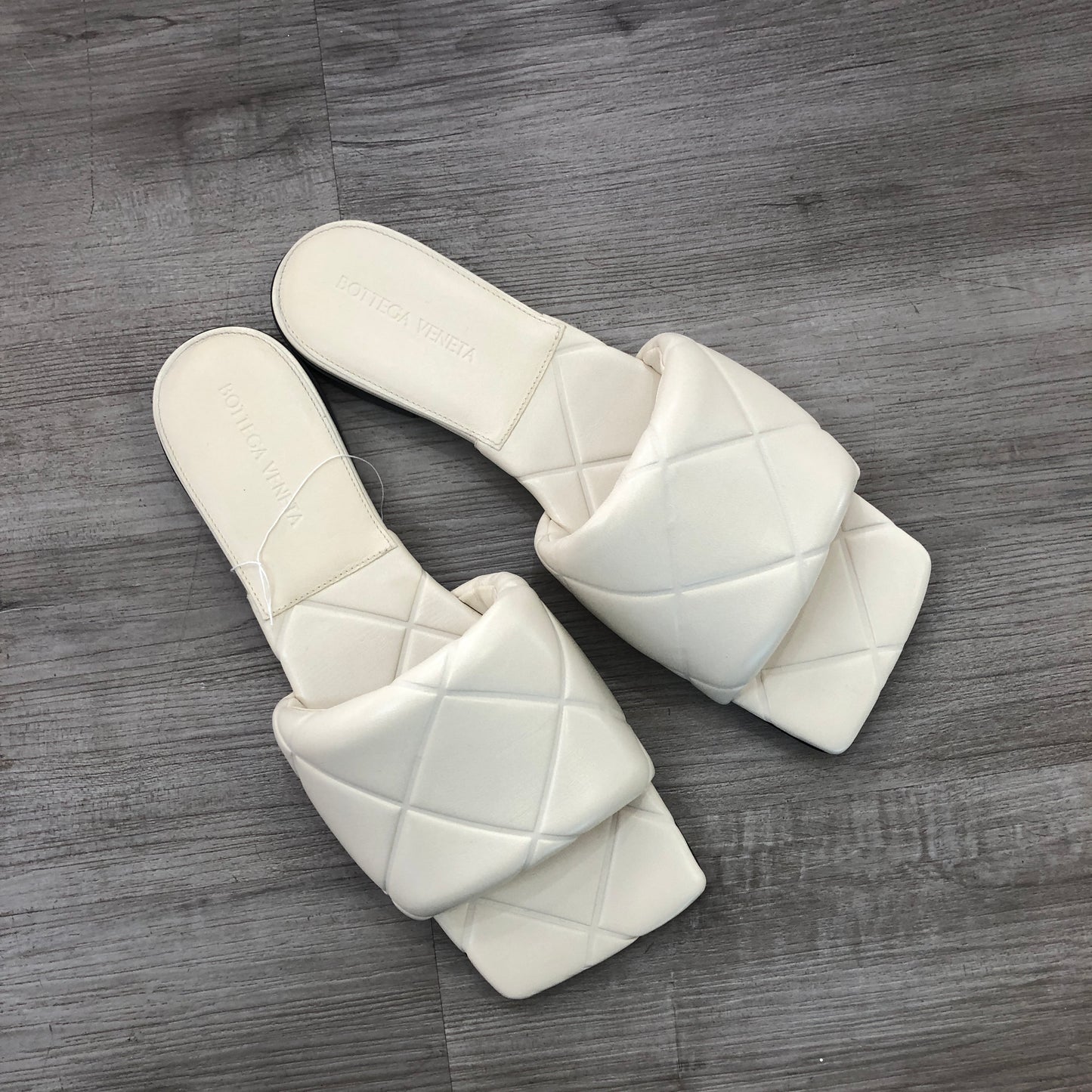 Bottega Veneta Quilted Lambskin Flat Slide Sandals Size 38 Cream