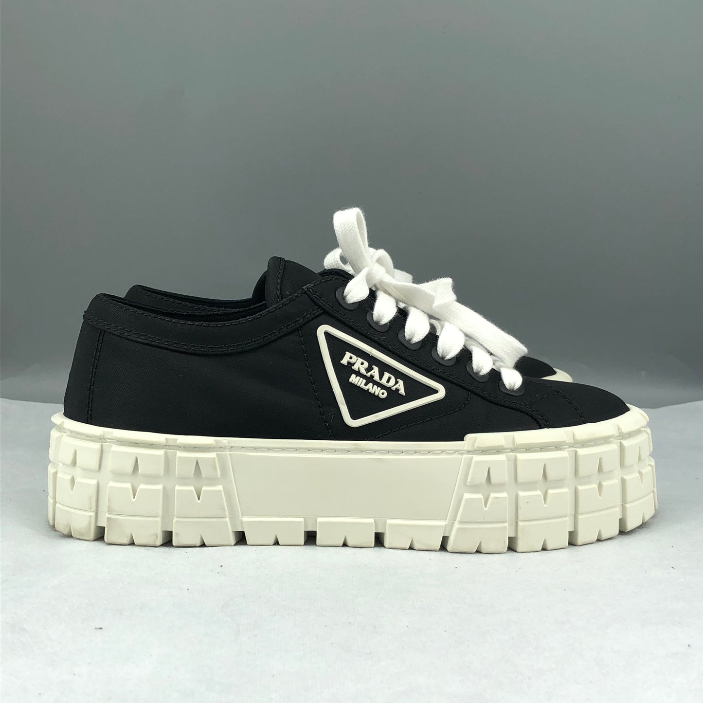Prada Women‘s Re-Nylon Platform Lace-Up Sneakers Size 37 Black