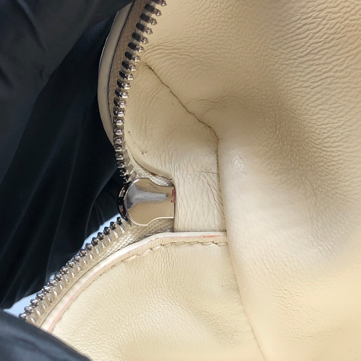 Loro Piana Extra Pocket L19 Bag cream
