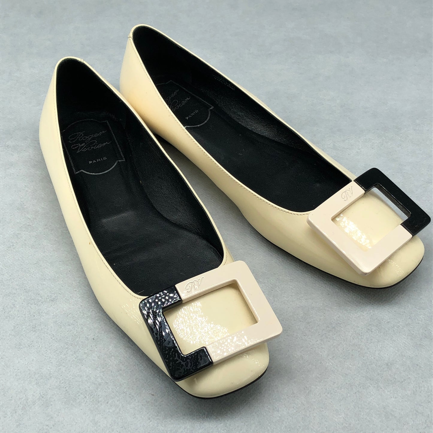 Roger Vivier Women's Cream Patent Leather Belle Vivier Flats shoes 36.5