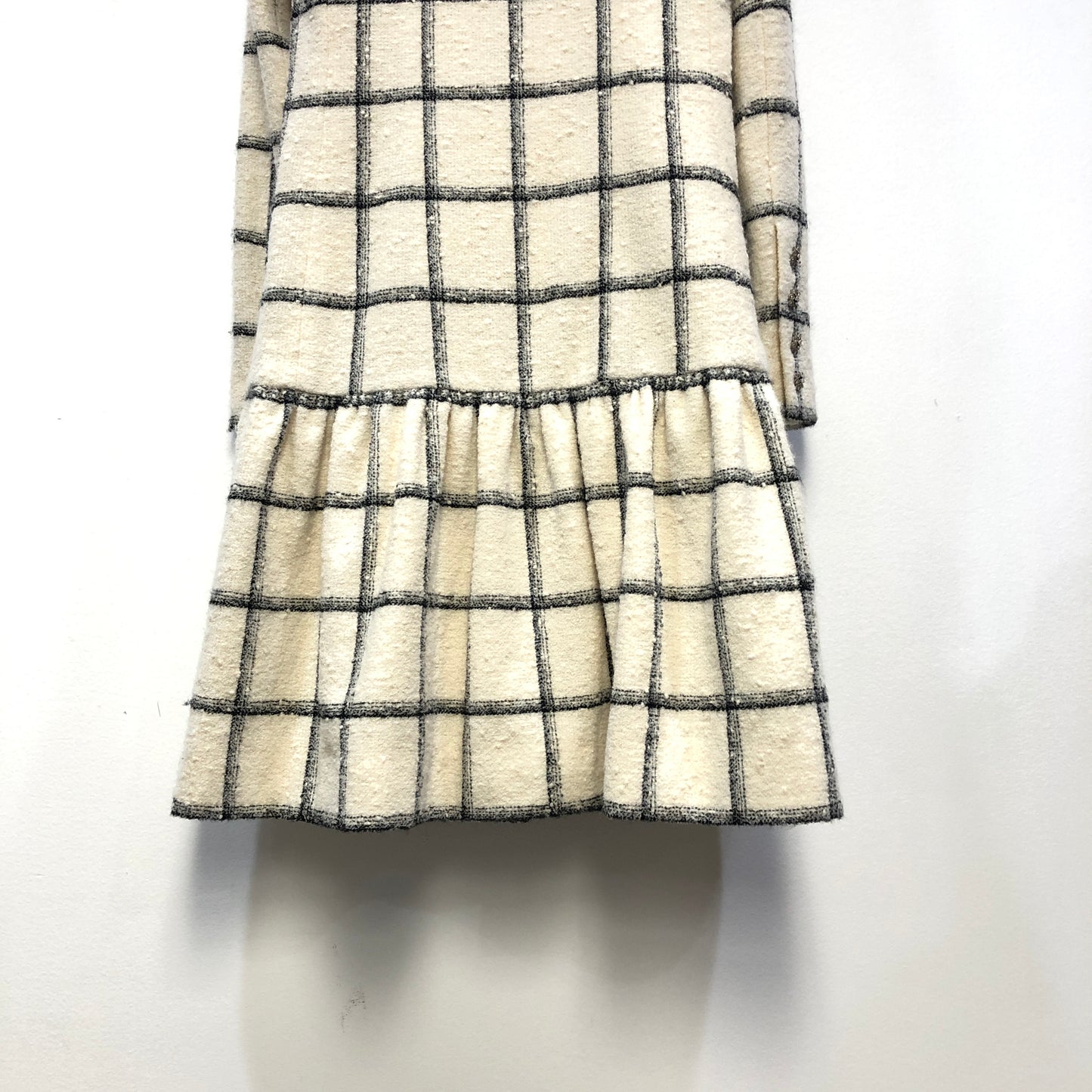 Chanel White Black Plaid Tweed Dress Floral Pocket Embellishment Size 38
