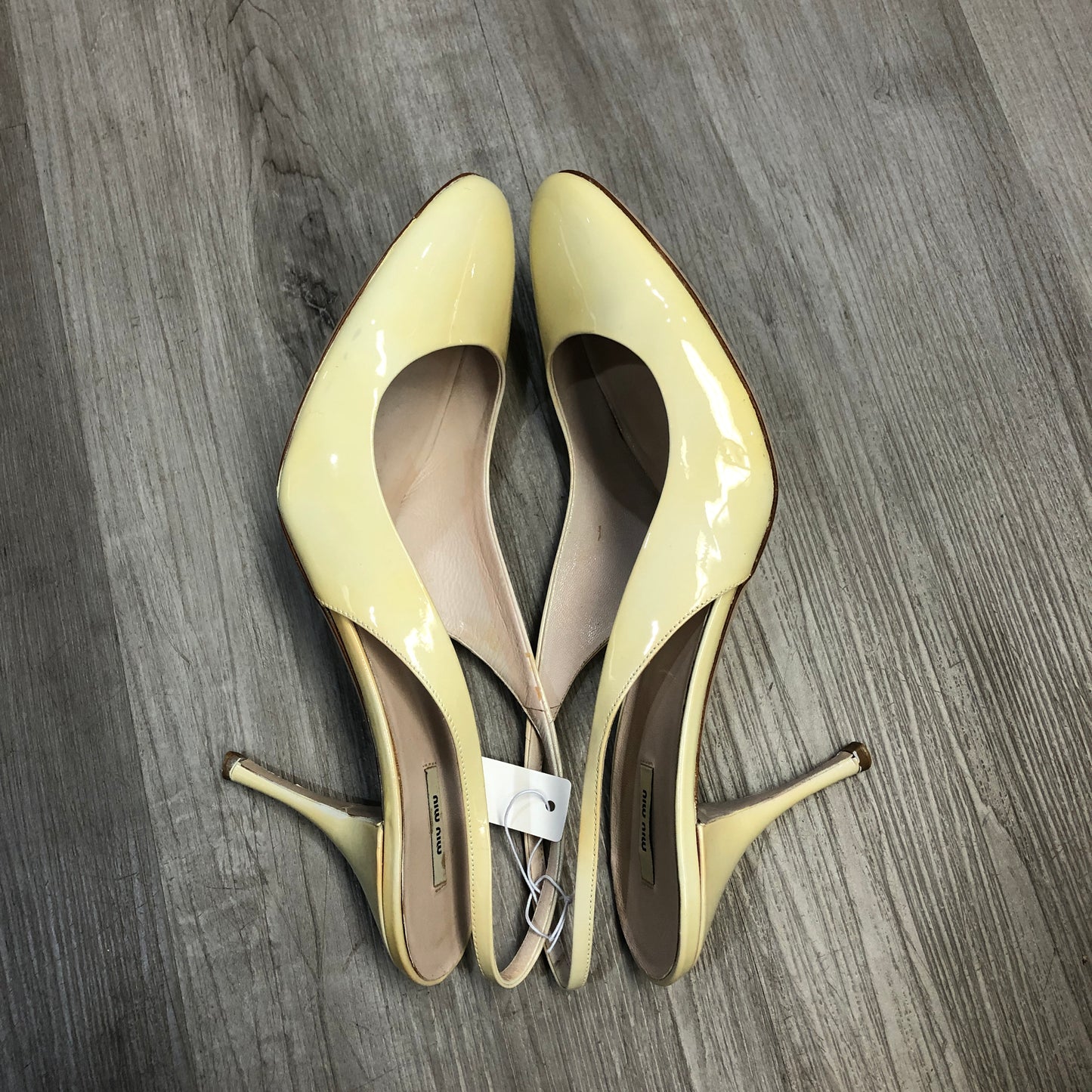 Miu Miu Women’s Patent Leather Slingback Pumps 39 cream