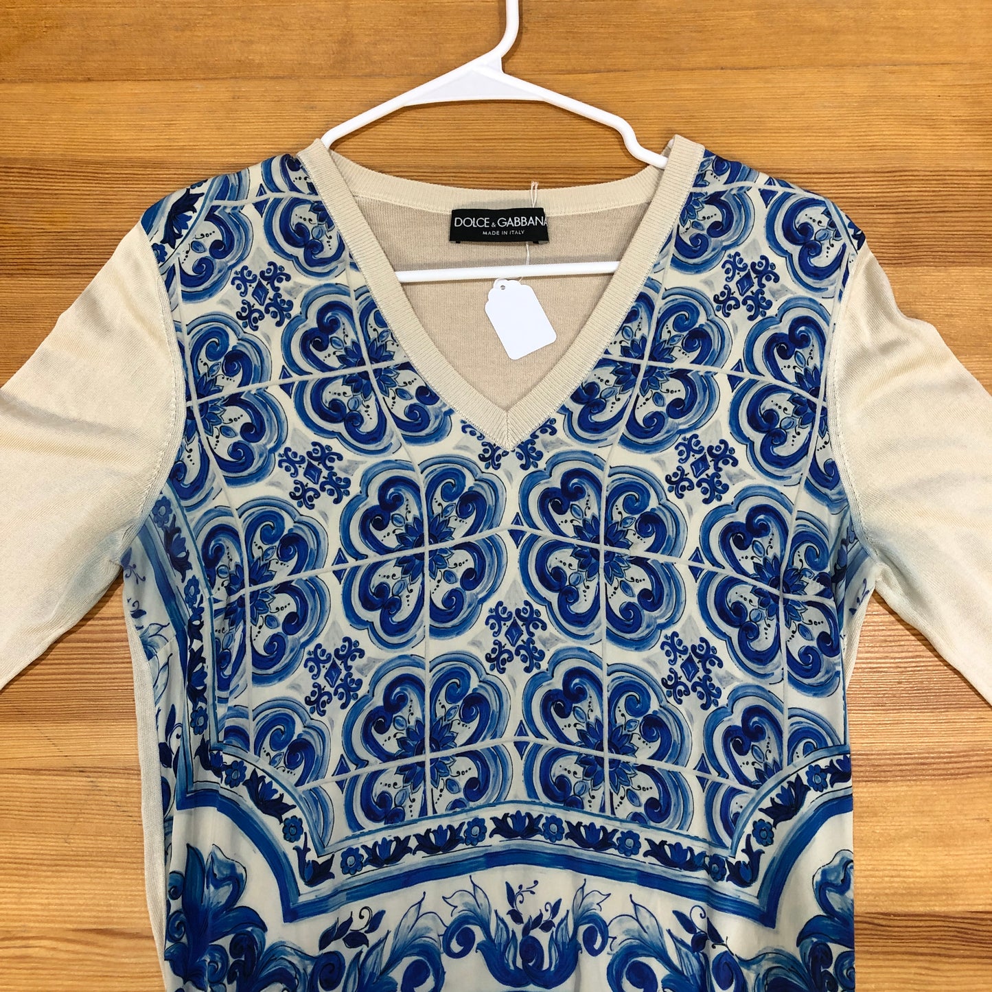 Dolce & Gabbana Beige Blue Floral V‑Neck Long Sleeve Top 42