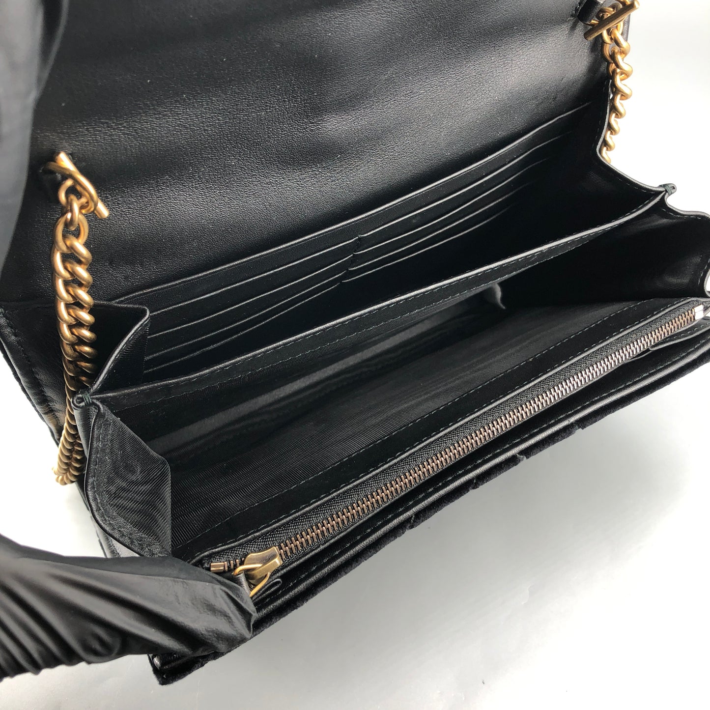 Gucci GG Marmont  V-Chevron Velvet Interlocking GG Chain Shoulder Bag Black