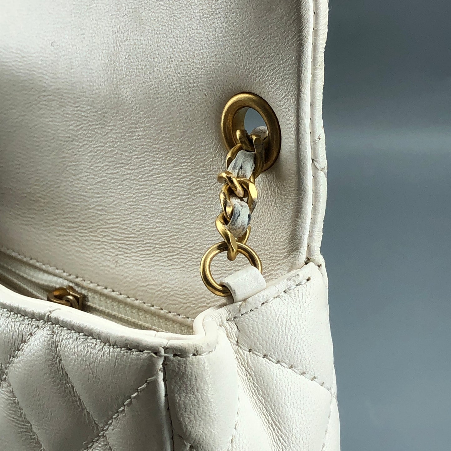 Chanel Lambskin Enamel Quilted Mini Coco Hearts Square Flap White Bag 清理中