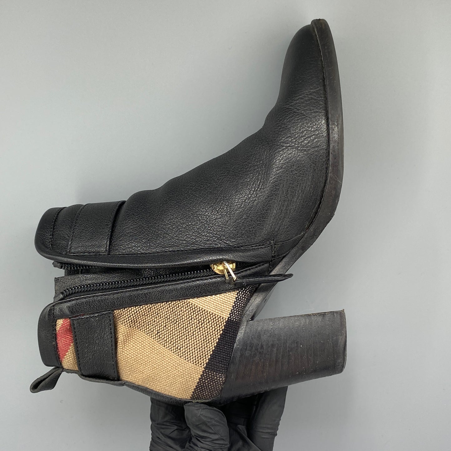 Burberry Women's Ankle Boots Size 36 Black & Beige