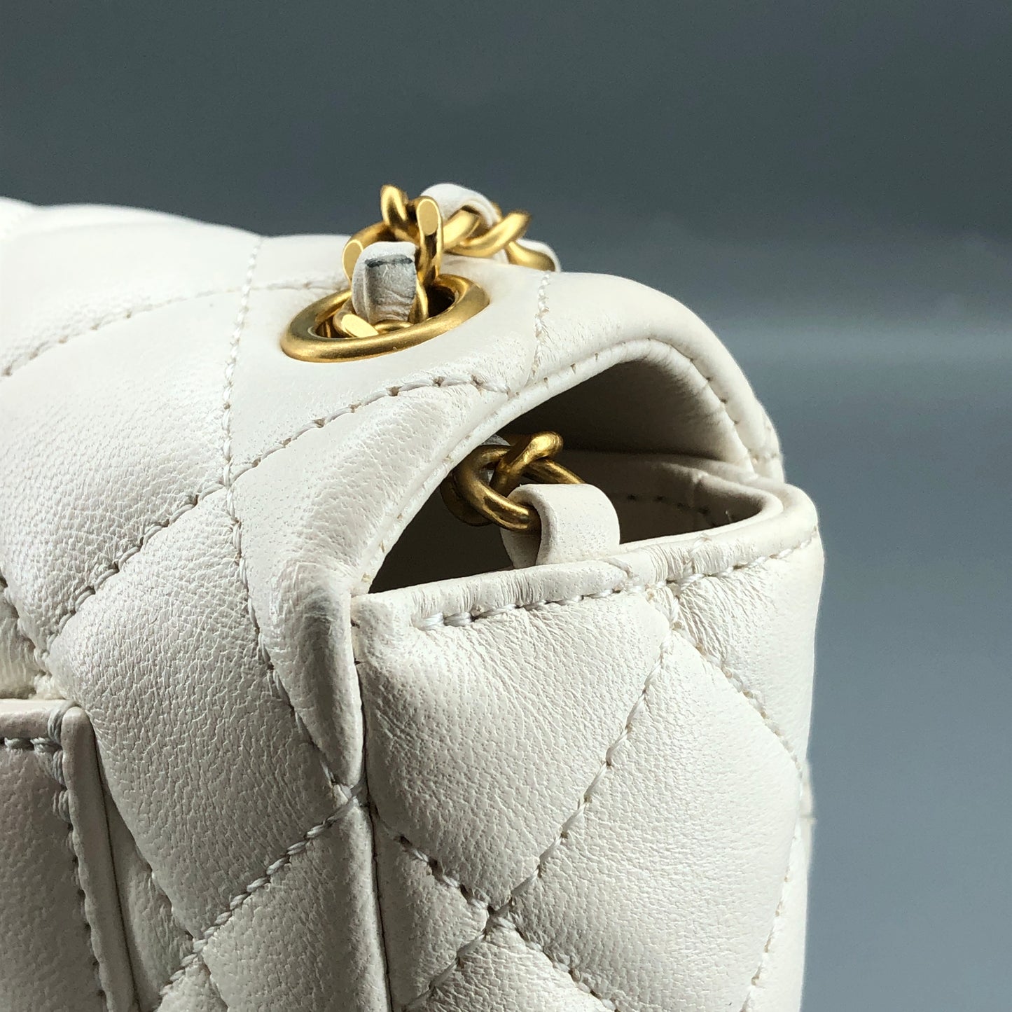 Chanel Lambskin Enamel Quilted Mini Coco Hearts Square Flap White Bag 清理中
