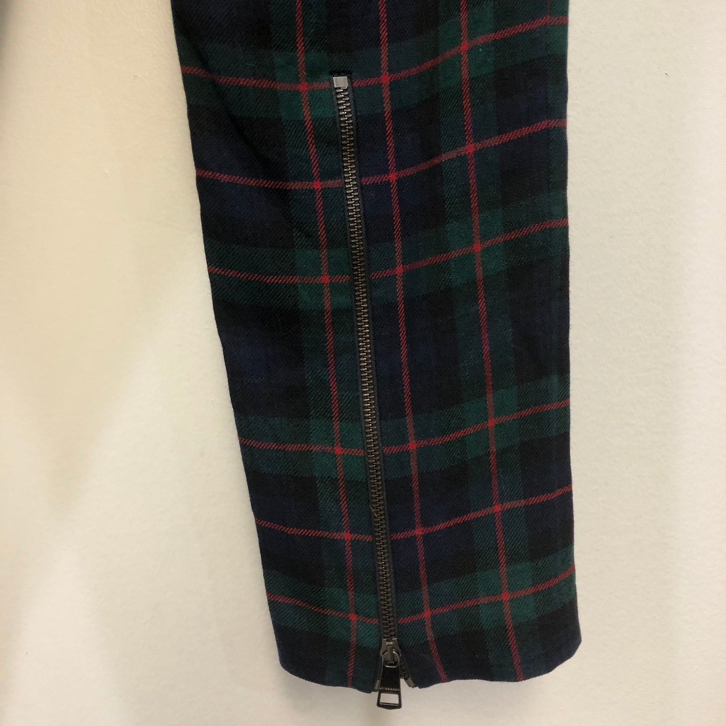 Burberry Tartan Wool Slim Ankle Trousers Size US 2 Black/Red/Dark Green