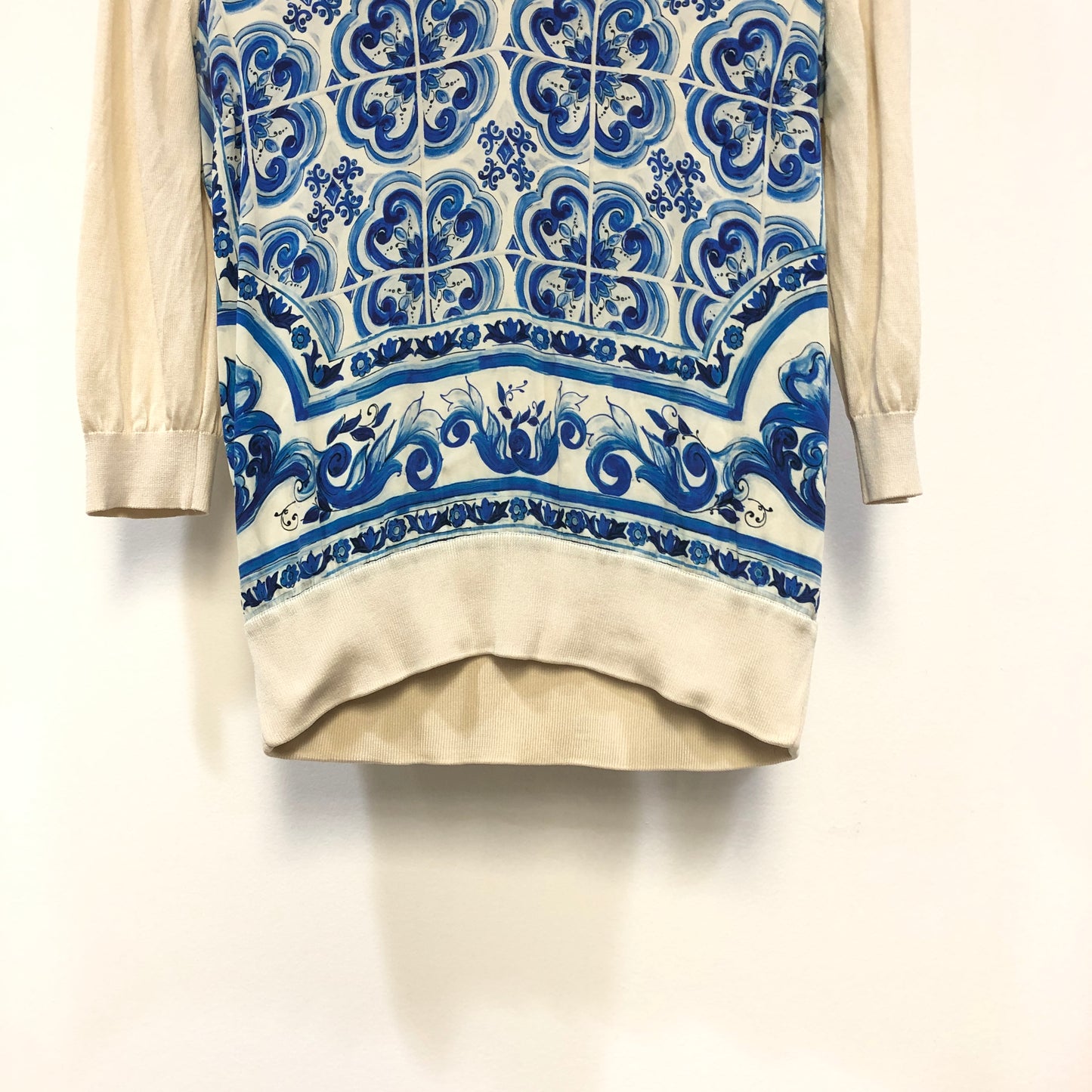 Dolce & Gabbana Beige Blue Floral V‑Neck Long Sleeve Top 42